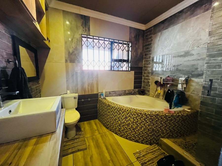 3 Bedroom Property for Sale in Bloemside 2 Free State